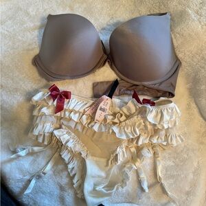 Victoria's Secret 36D bra and NWT M decorative panties